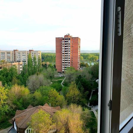 Apartment На Стрелке С Красивым Видом На Иртыш Ustʼ-Kamenogorsk Exteriér fotografie