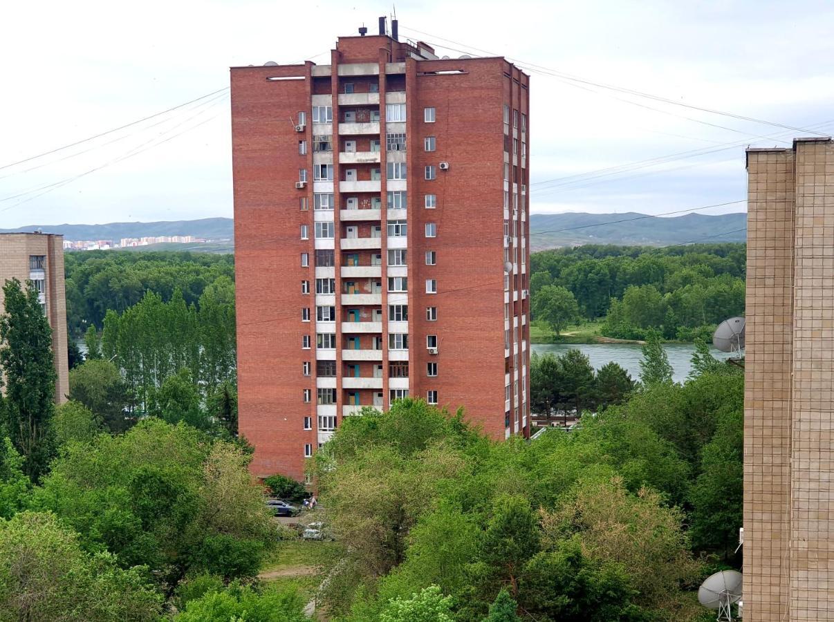 Apartment На Стрелке С Красивым Видом На Иртыш Ustʼ-Kamenogorsk Exteriér fotografie