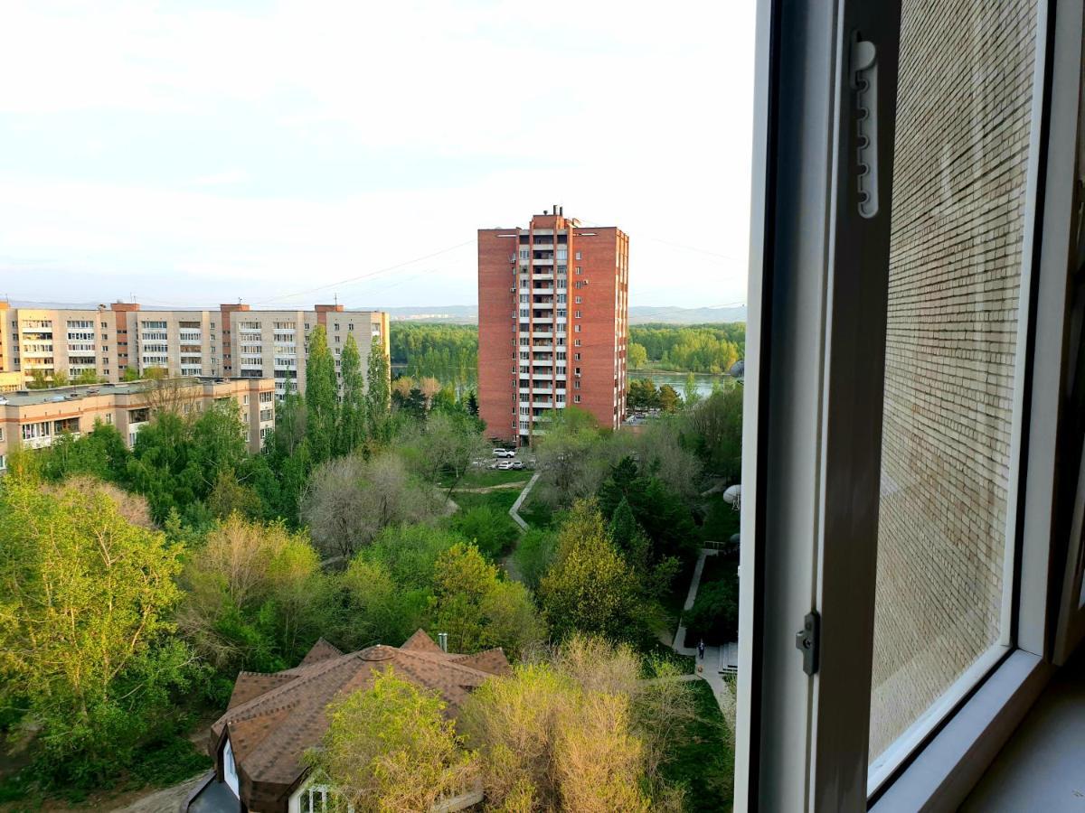 Apartment На Стрелке С Красивым Видом На Иртыш Ustʼ-Kamenogorsk Exteriér fotografie