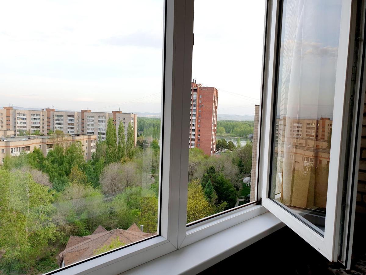 Apartment На Стрелке С Красивым Видом На Иртыш Ustʼ-Kamenogorsk Exteriér fotografie